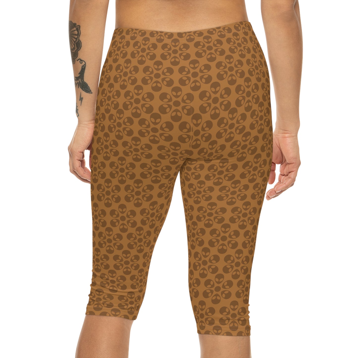 Women’s Capri Leggings Alien Flowers Light Brown