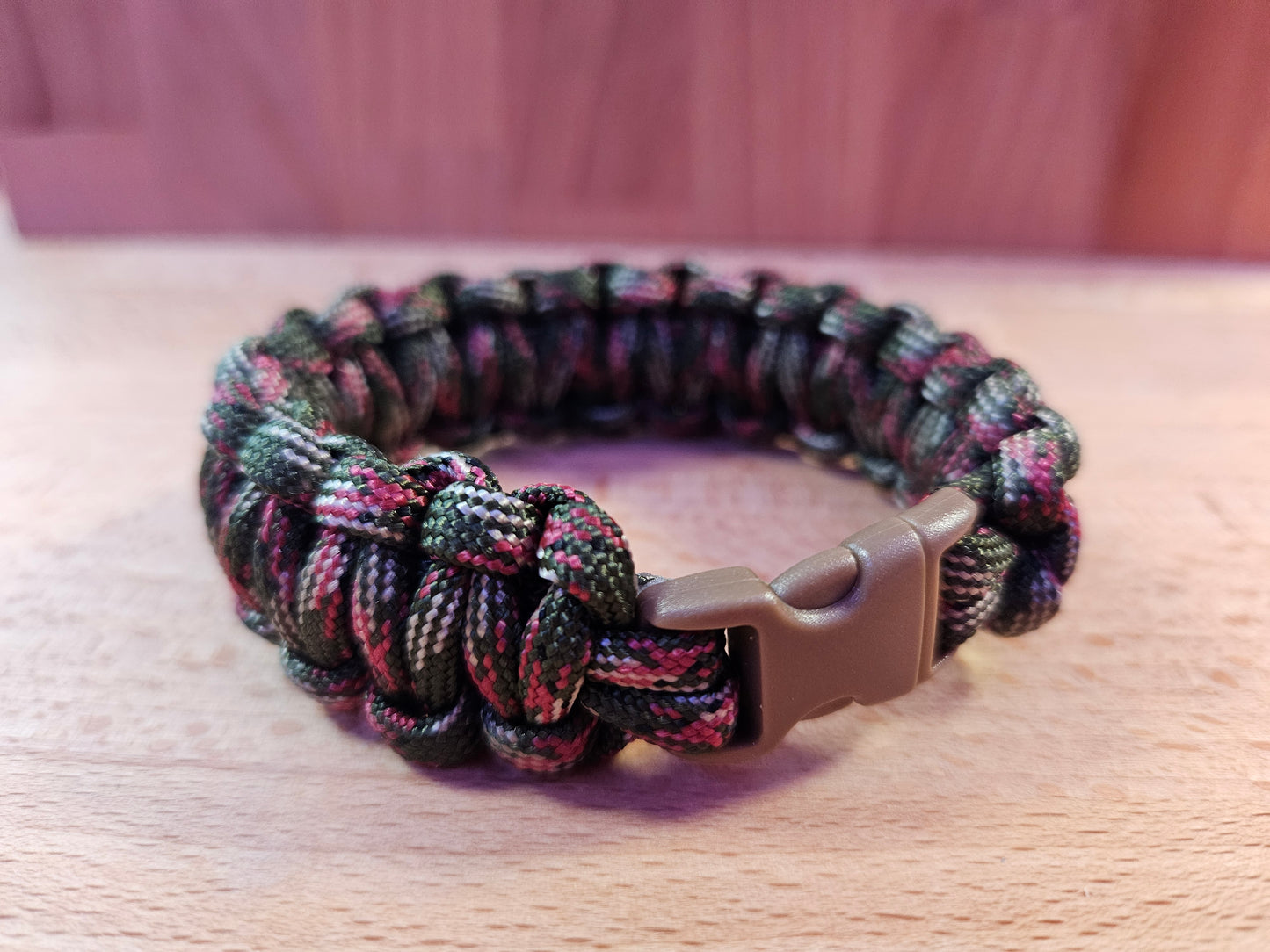 Handmade 550 Paracord Bracelet - Micro Buckle - Red/Green Camo