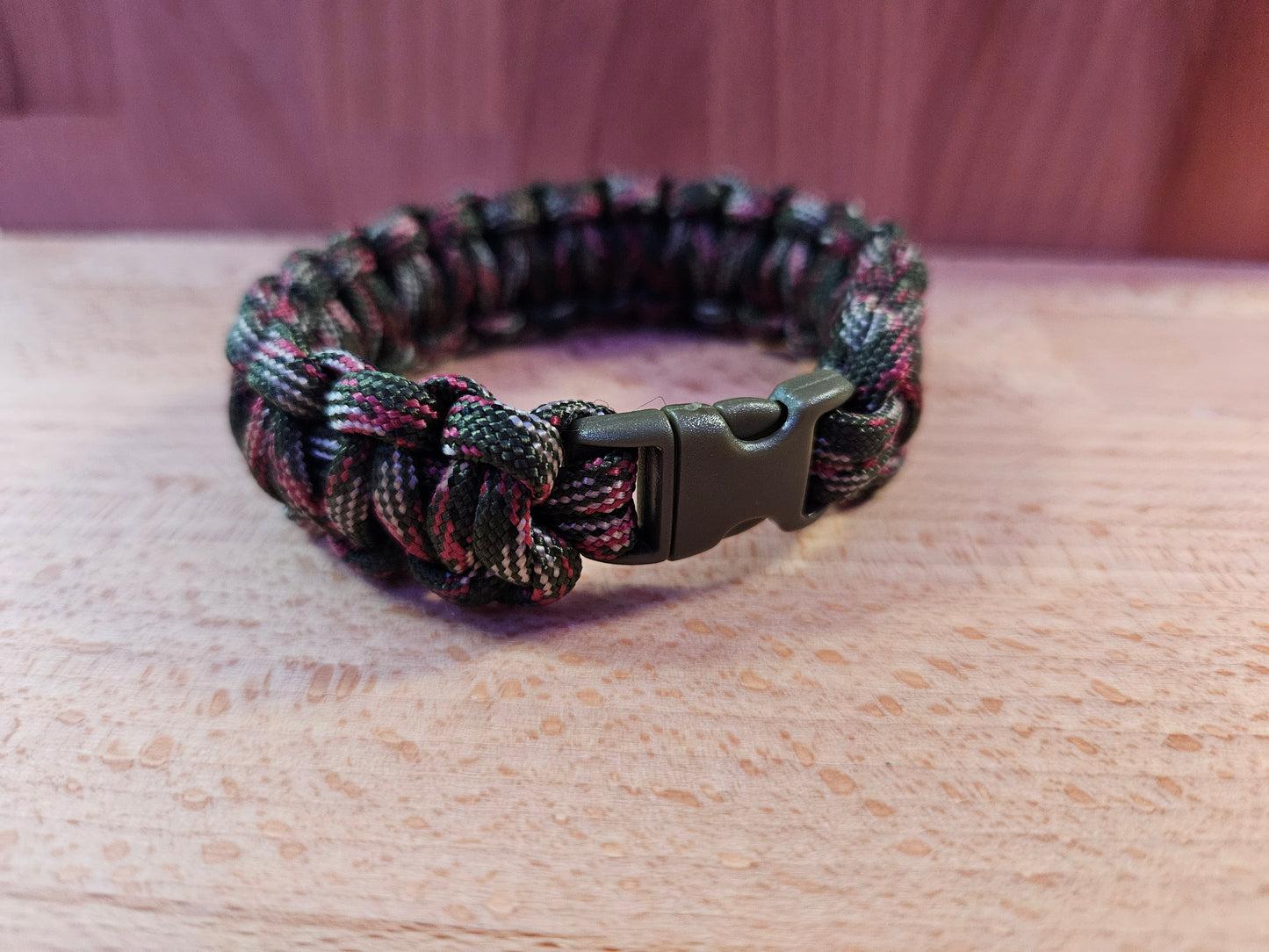 Handmade 550 Paracord Bracelet - Micro Buckle - Red/Green Camo