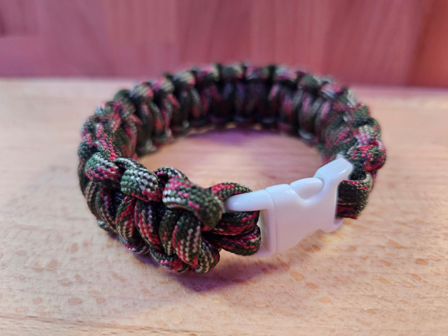 Handmade 550 Paracord Bracelet - Micro Buckle - Red/Green Camo