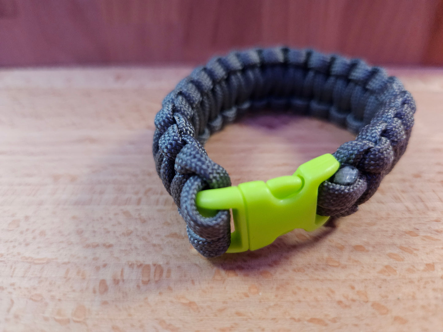 Handmade 550 Paracord Bracelet - Micro Buckle - Grey