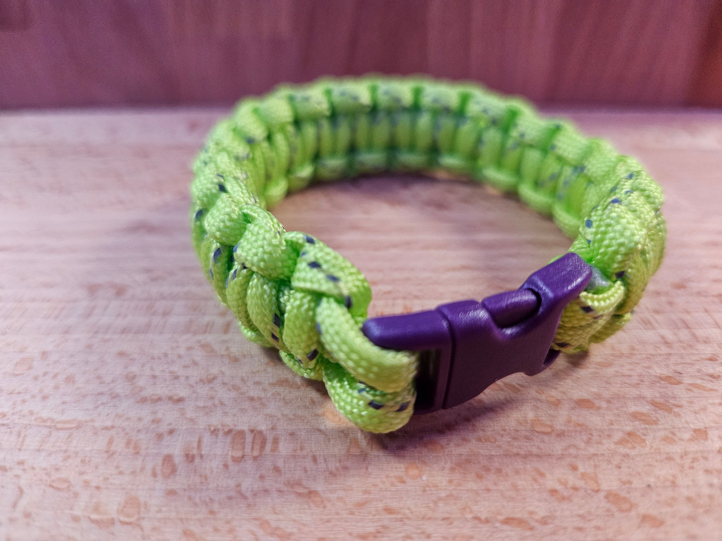 Handmade 550 Paracord Bracelet - Micro Buckle - Green