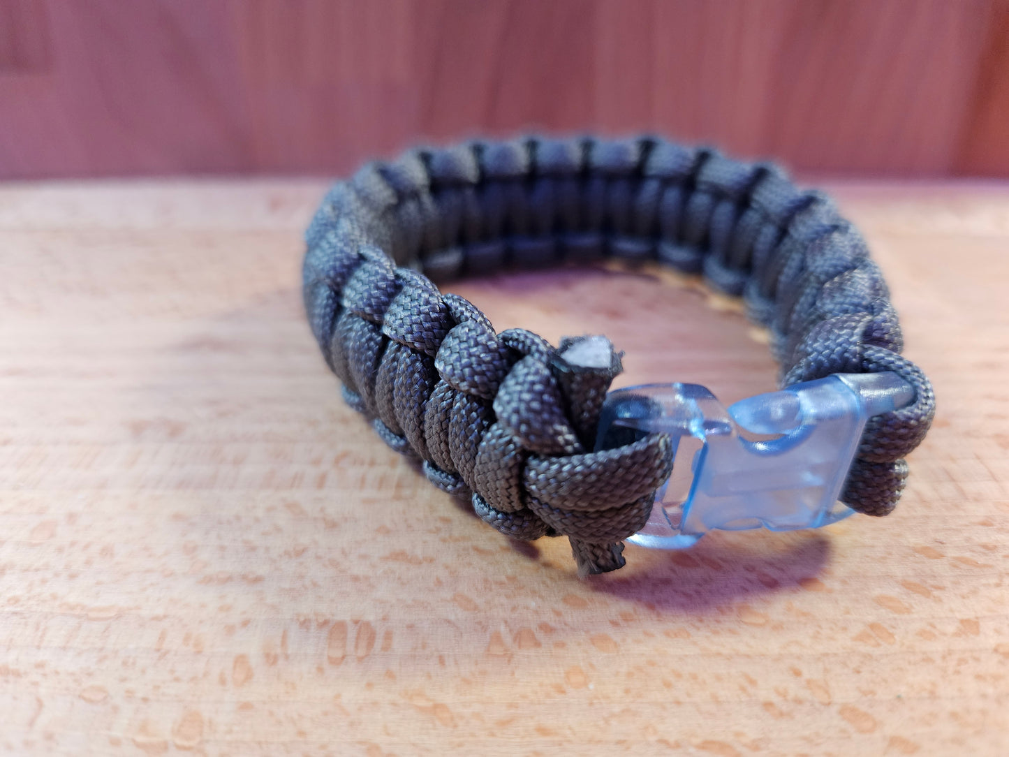Handmade 550 Paracord Bracelet - Clear Micro Buckle - Grey