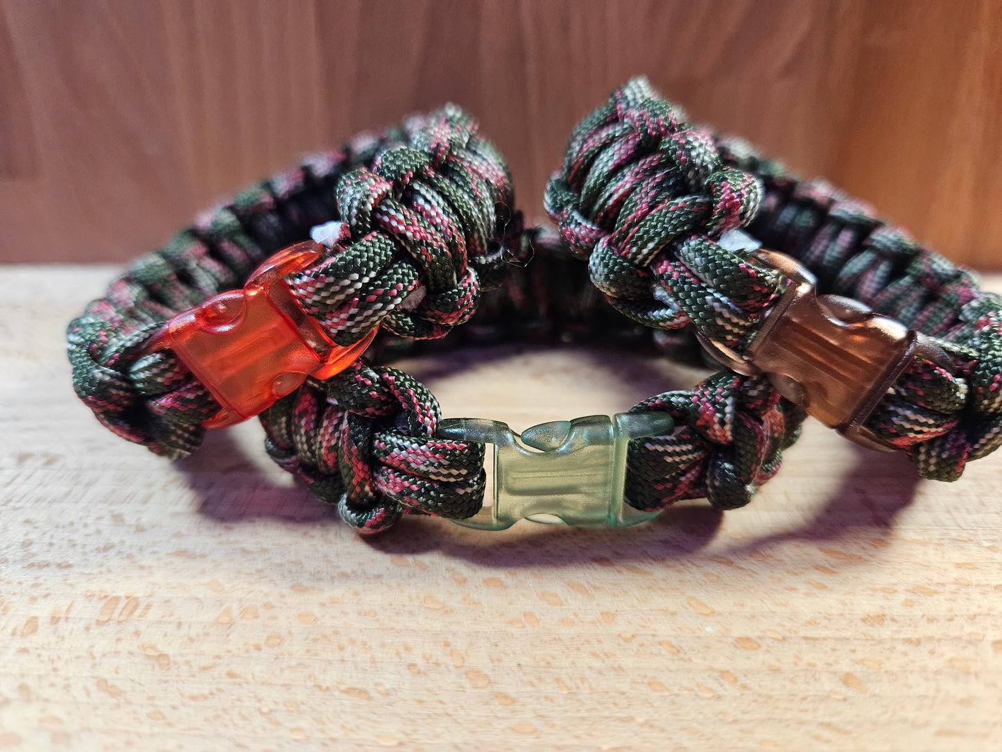 Handmade 550 Paracord Bracelet - Clear Micro Buckle - Red/Green Camo