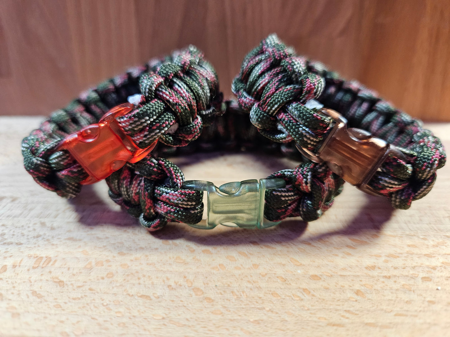 Handmade 550 Paracord Bracelet - Clear Micro Buckle - Red/Green Camo