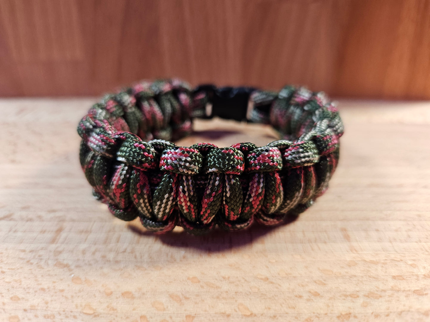 Handmade 550 Paracord Bracelet - Micro Buckle - Red/Green Camo