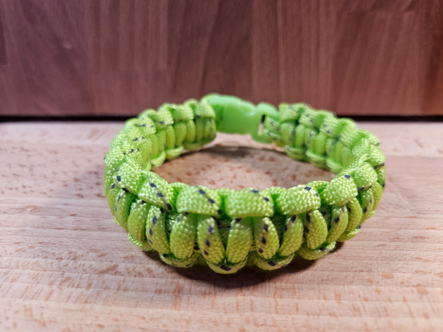 Handmade 550 Paracord Bracelet - Micro Buckle - Green