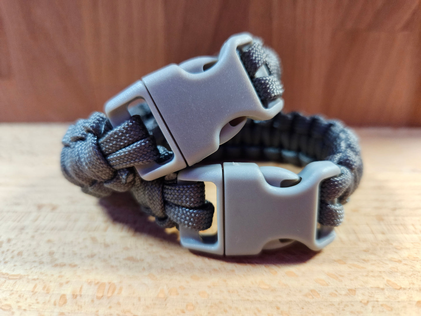 Handmade 550 Paracord Bracelet - Mini Buckle - Grey