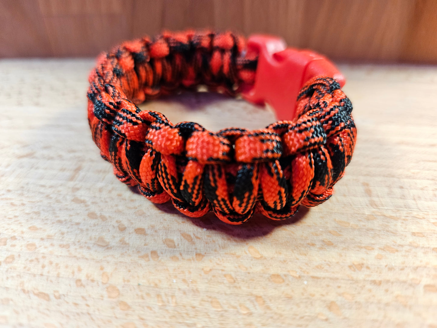 Handmade 550 Paracord Bracelet - Mini Buckle - Red\Black Camo