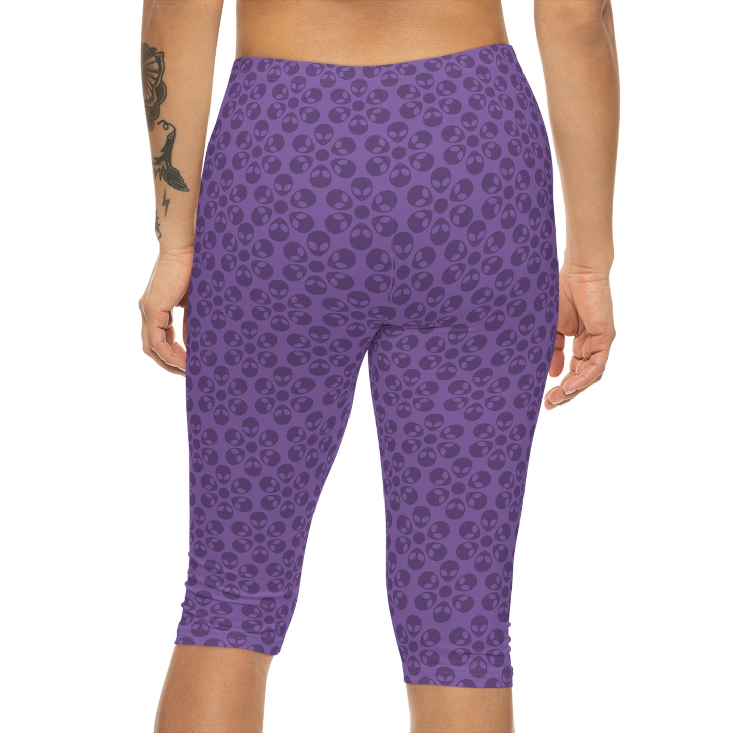 Women’s Capri Leggings Alien Flowers Light Purple