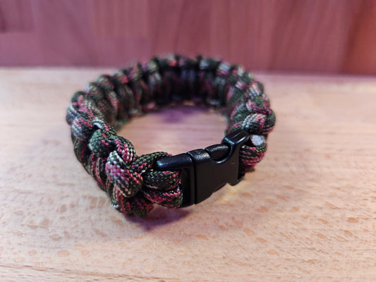 Handmade 550 Paracord Bracelet - Micro Buckle - Red/Green Camo
