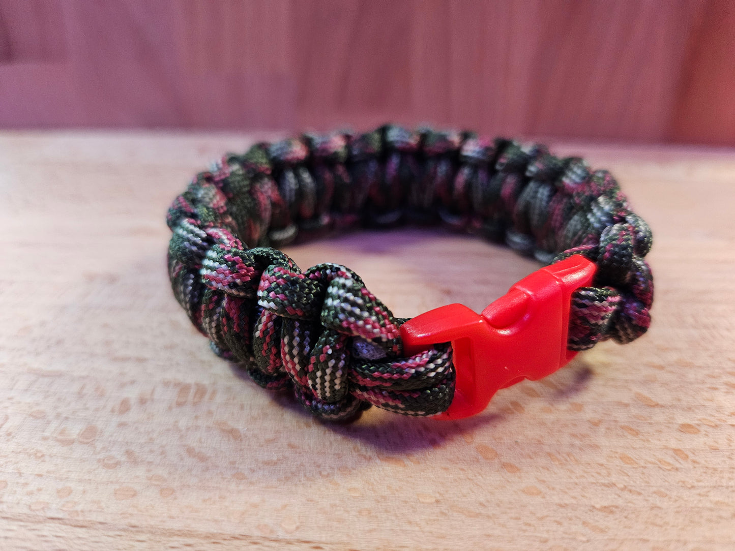 Handmade 550 Paracord Bracelet - Micro Buckle - Red/Green Camo