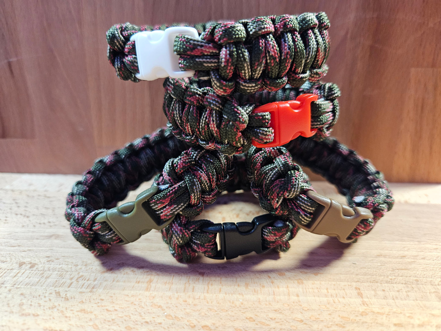 Handmade 550 Paracord Bracelet - Micro Buckle - Red/Green Camo