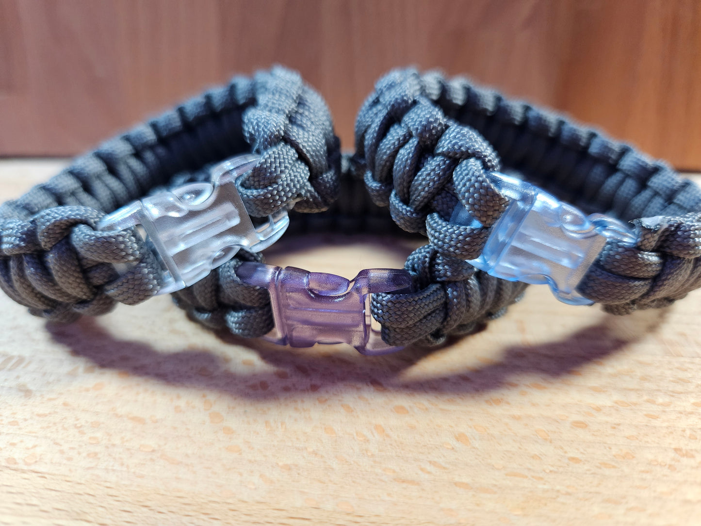 Handmade 550 Paracord Bracelet - Clear Micro Buckle - Grey