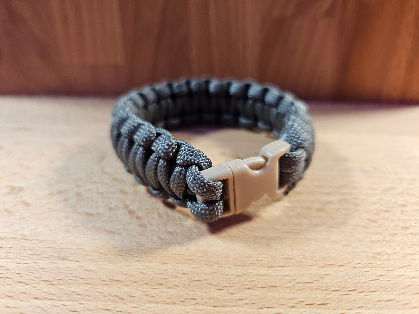 Handmade 550 Paracord Bracelet - Micro Buckle - Grey