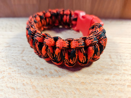 Handmade 550 Paracord Bracelet - Mini Buckle - Red\Black Camo